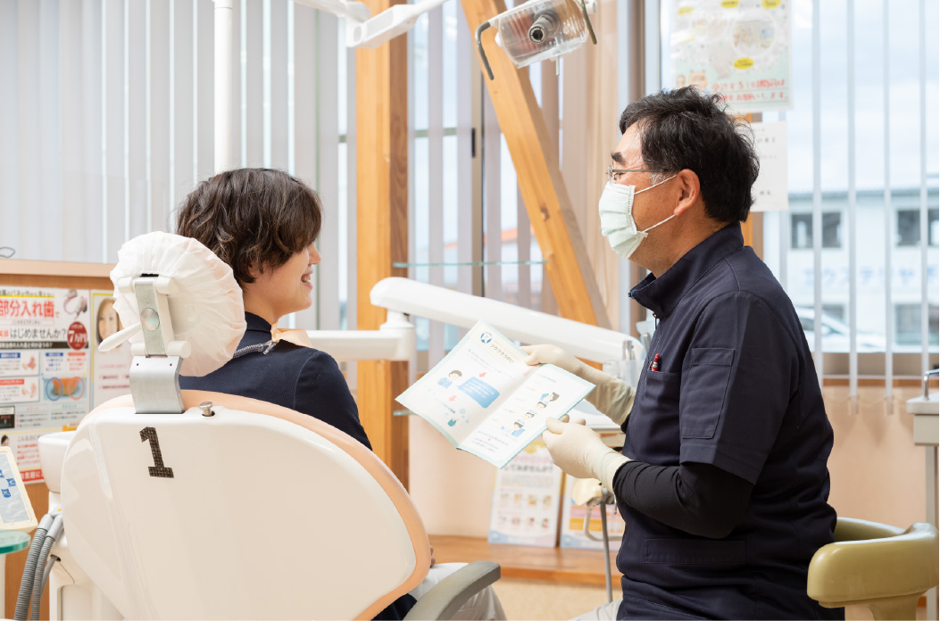 治療の説明をする院長森山隆平